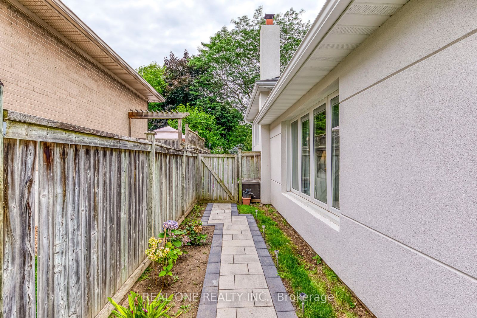 1354 Pinegrove Rd