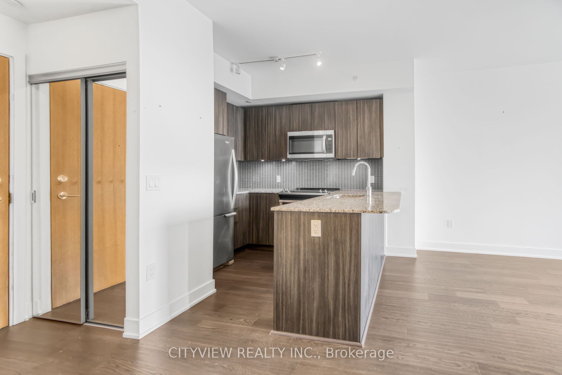 30 Shorebreeze Dr, #427