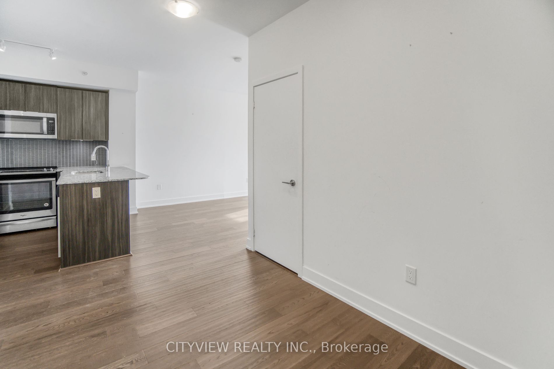30 Shorebreeze Dr, #427