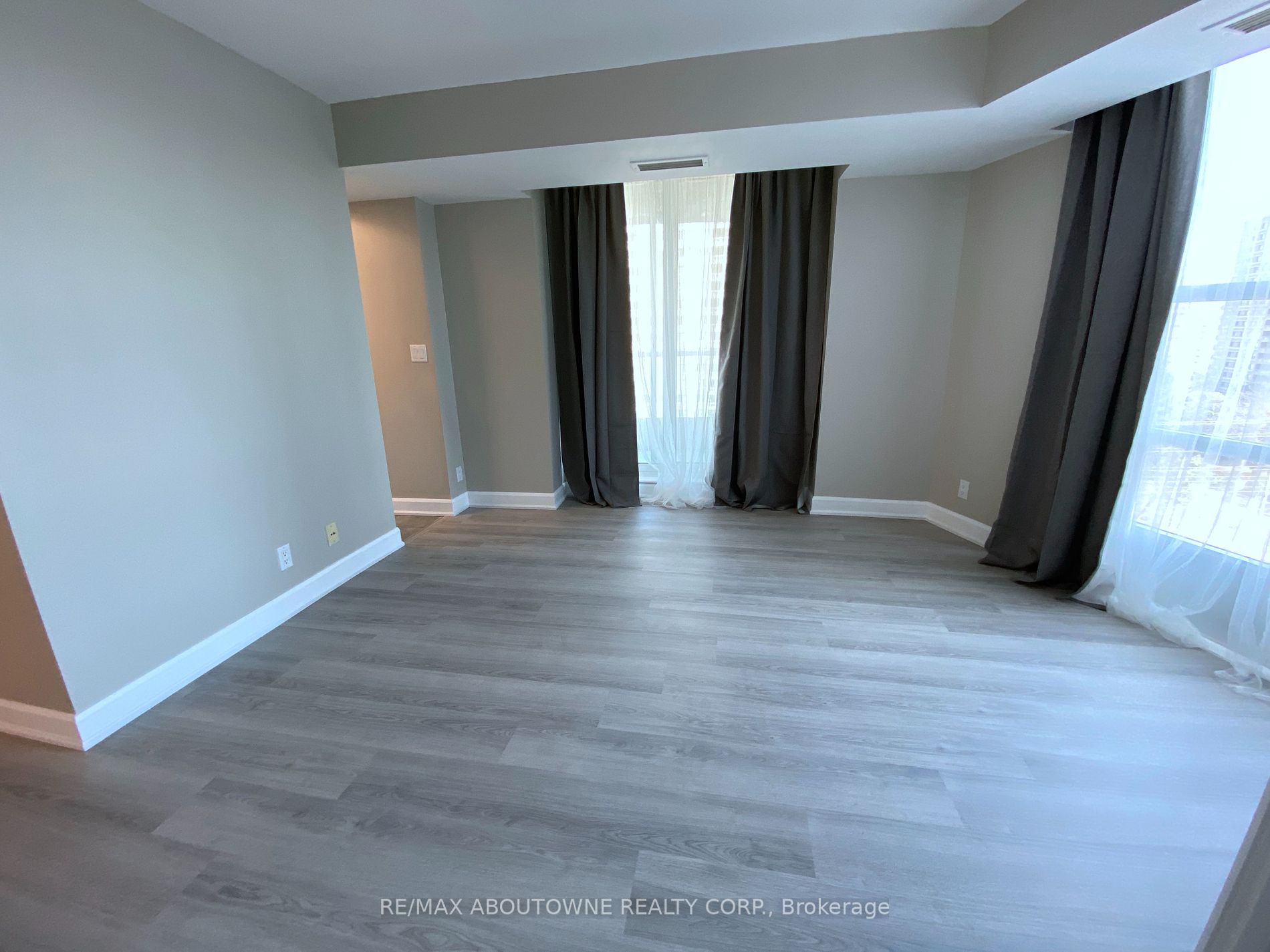 1 Elm Drive W, #802