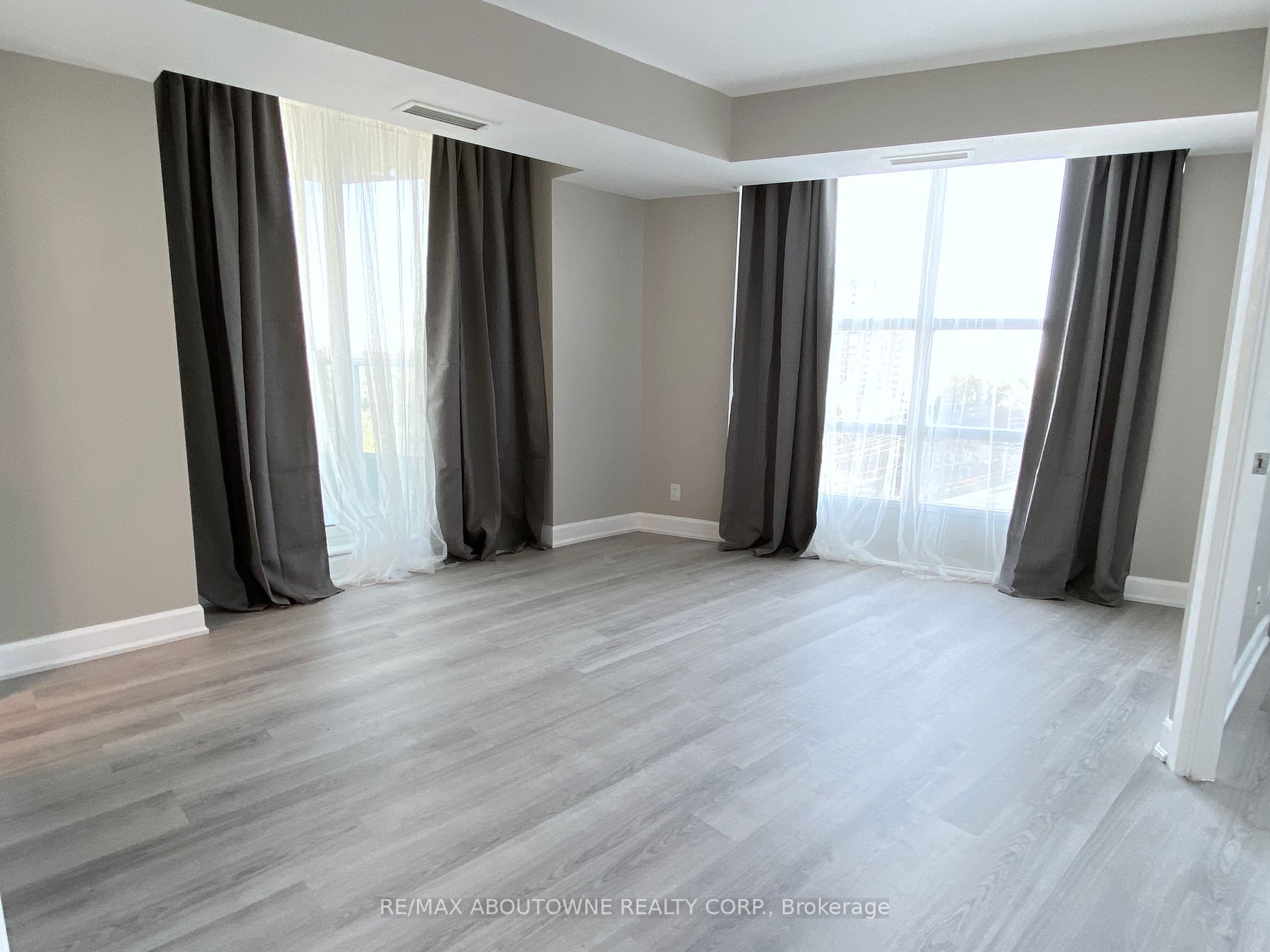 1 Elm Drive W, #802