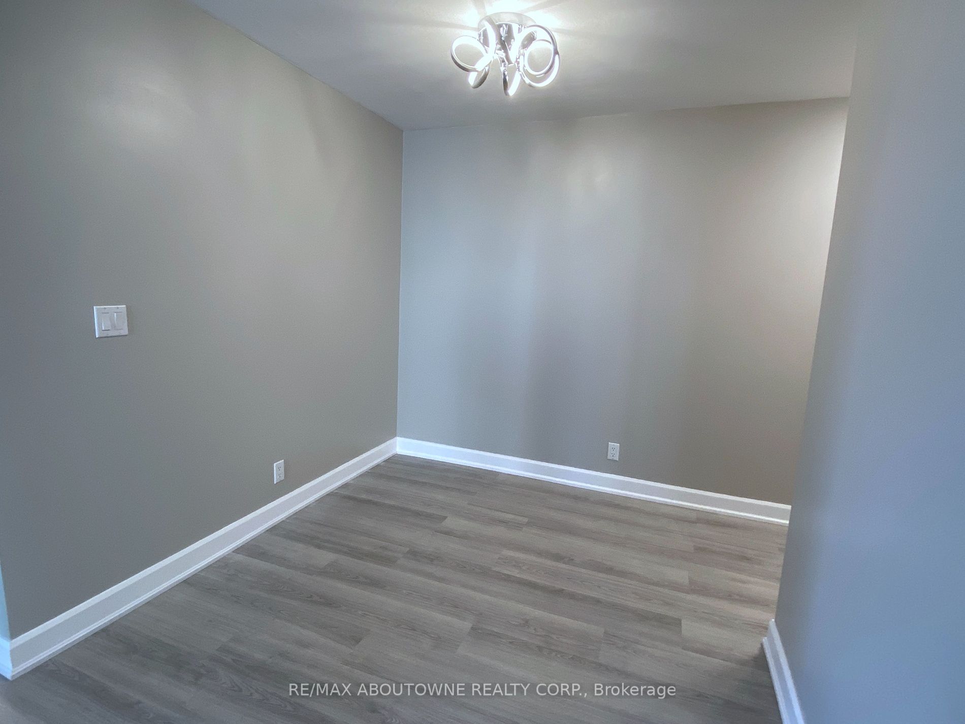 1 Elm Drive W, #802