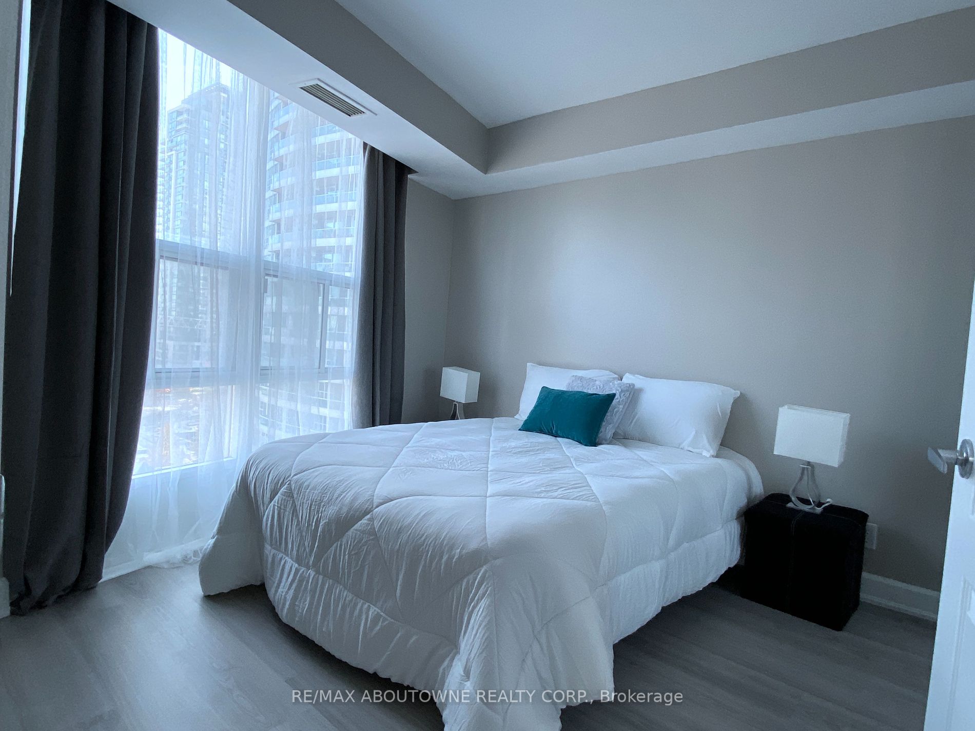 1 Elm Drive W, #802