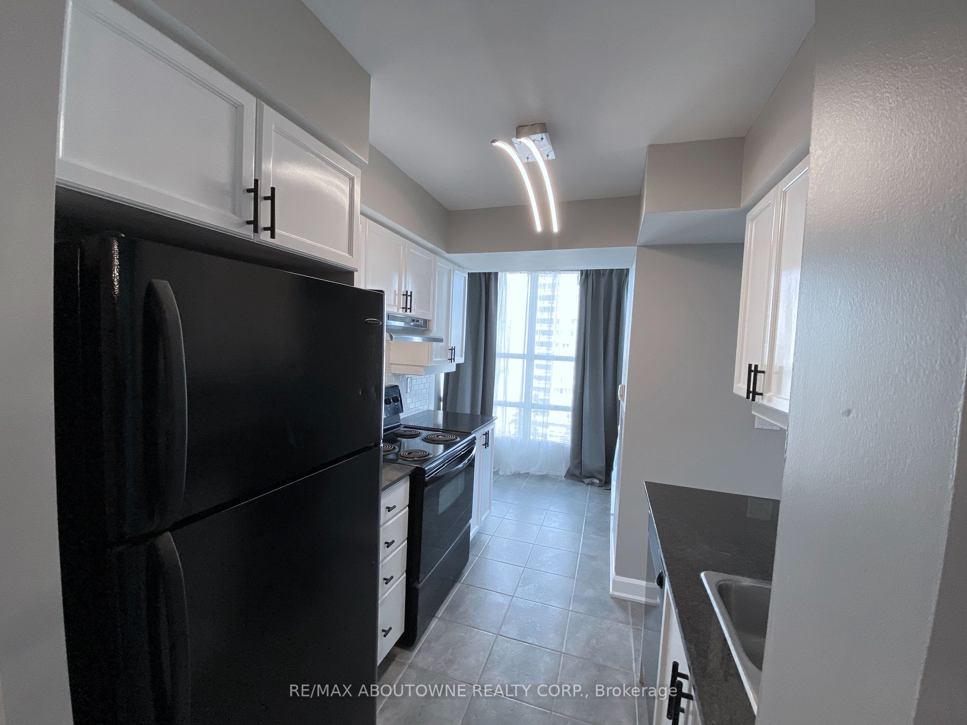1 Elm Drive W, #802