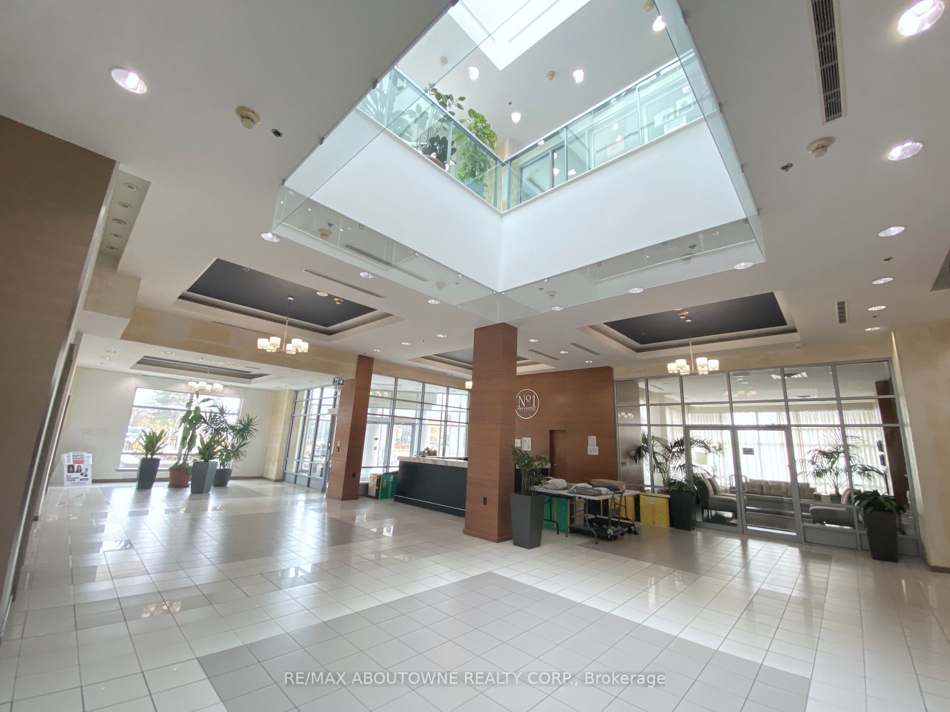 1 Elm Drive W, #802