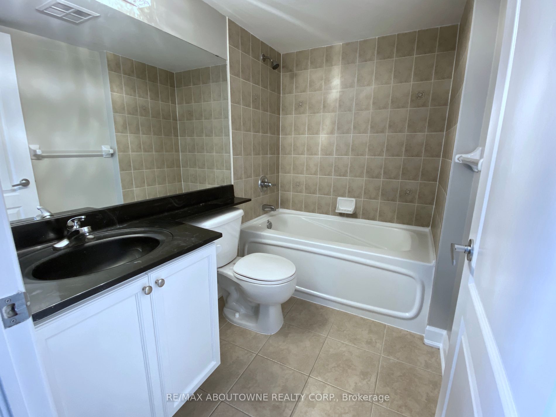 1 Elm Drive W, #802