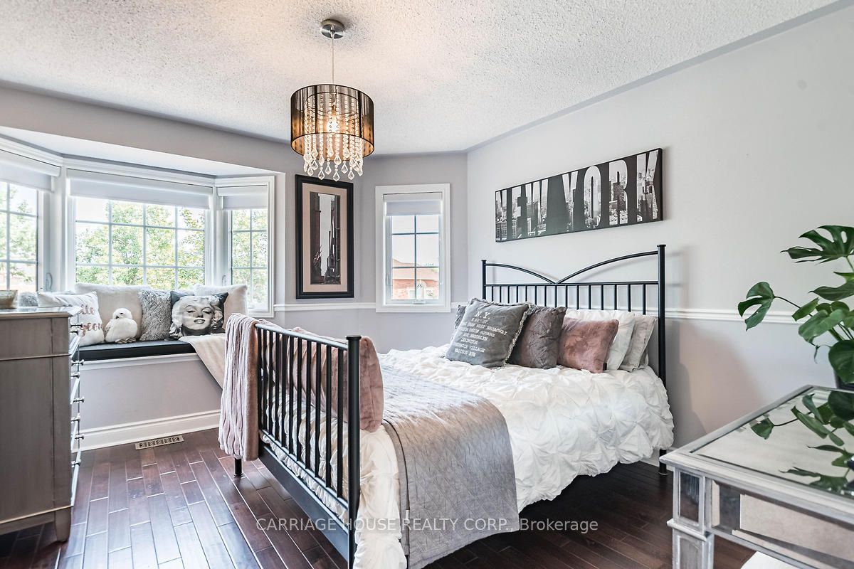 8 Mapleshade Dr