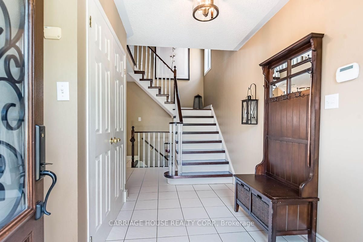 8 Mapleshade Dr