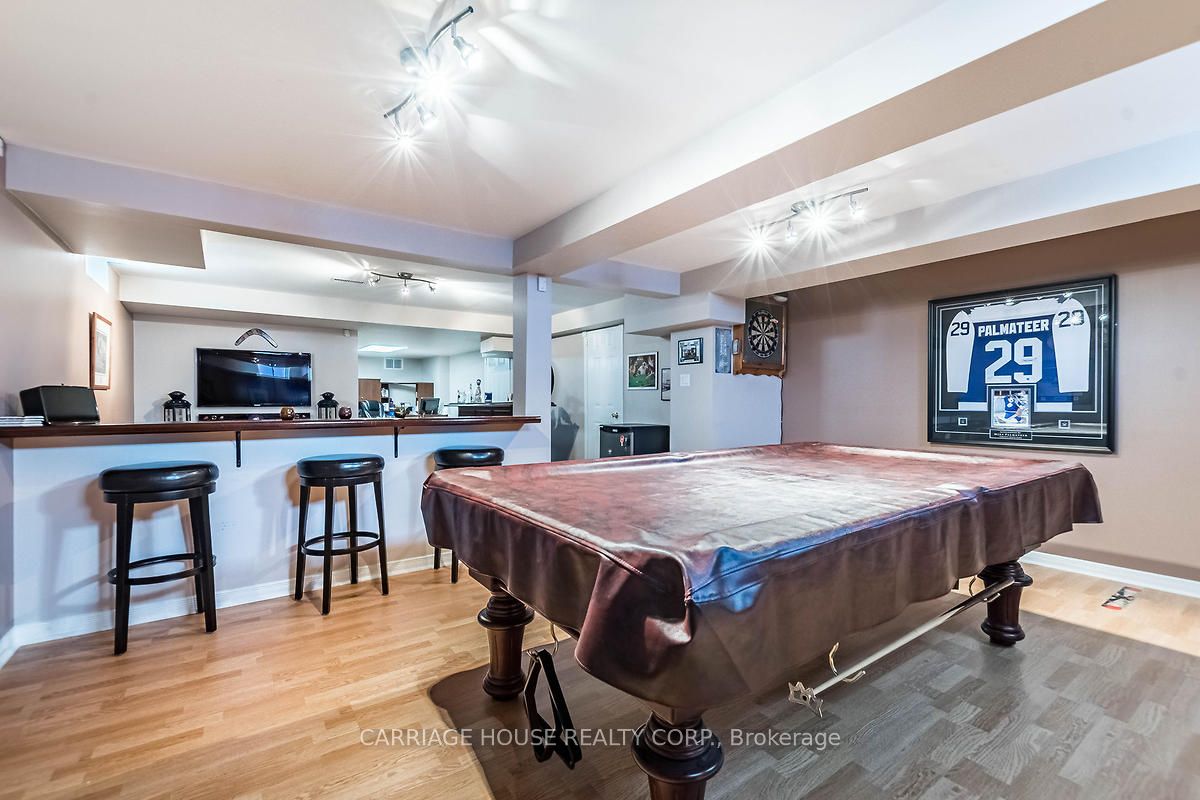 8 Mapleshade Dr