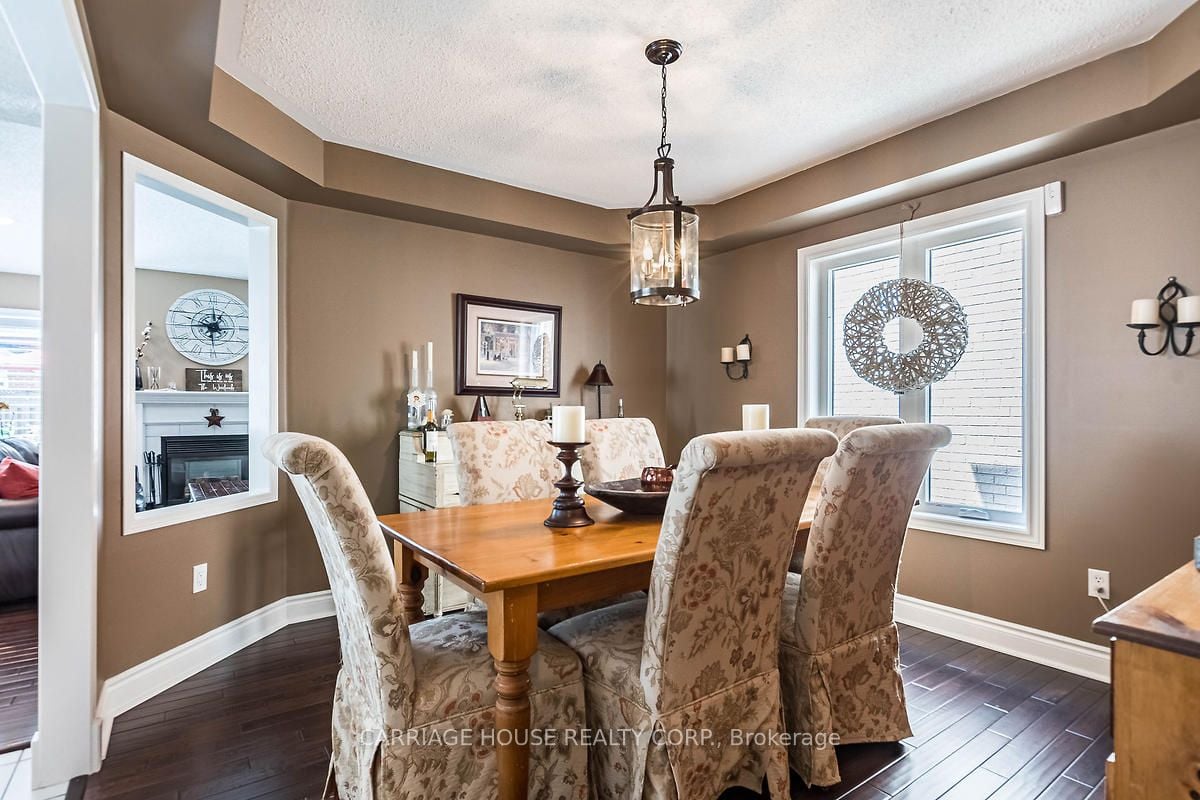 8 Mapleshade Dr