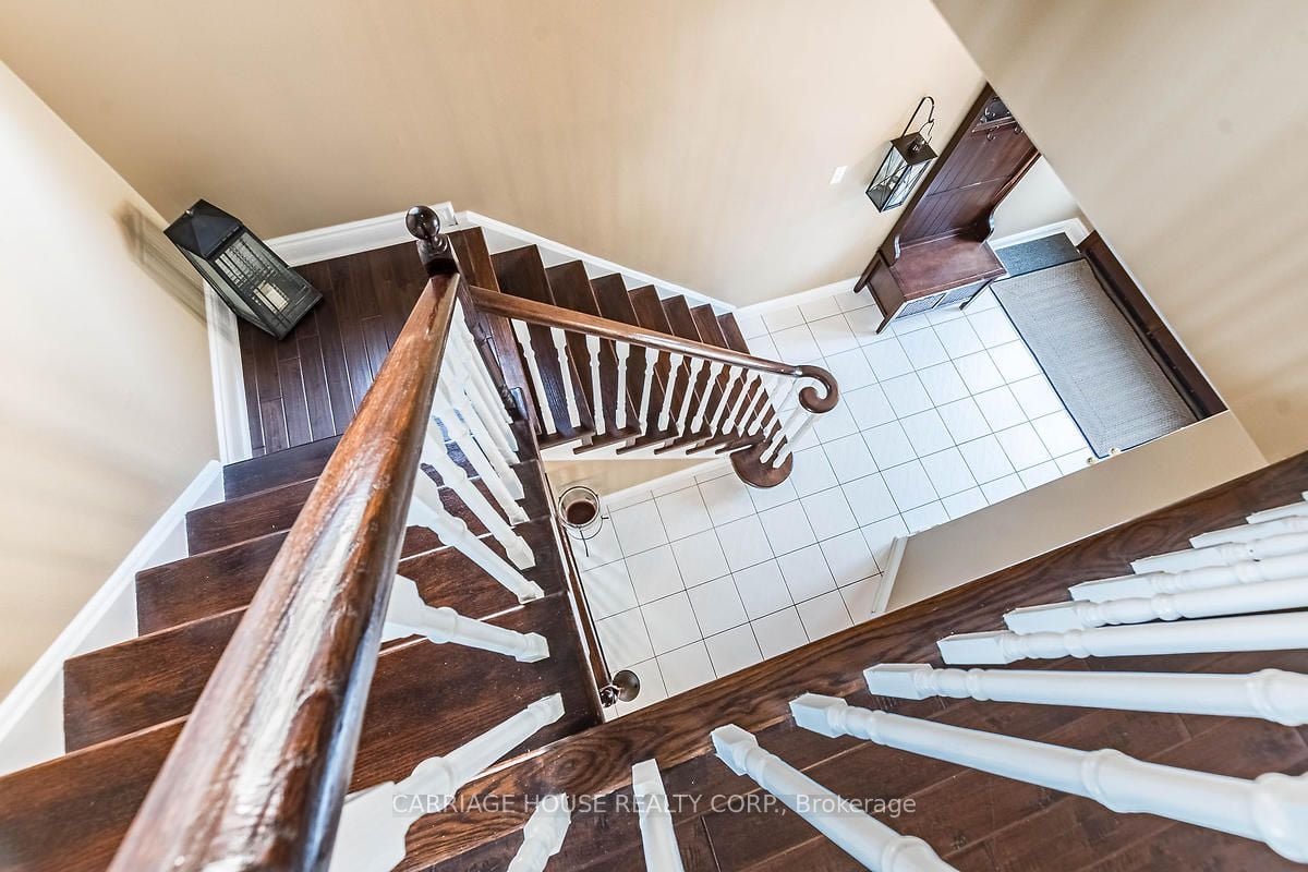 8 Mapleshade Dr