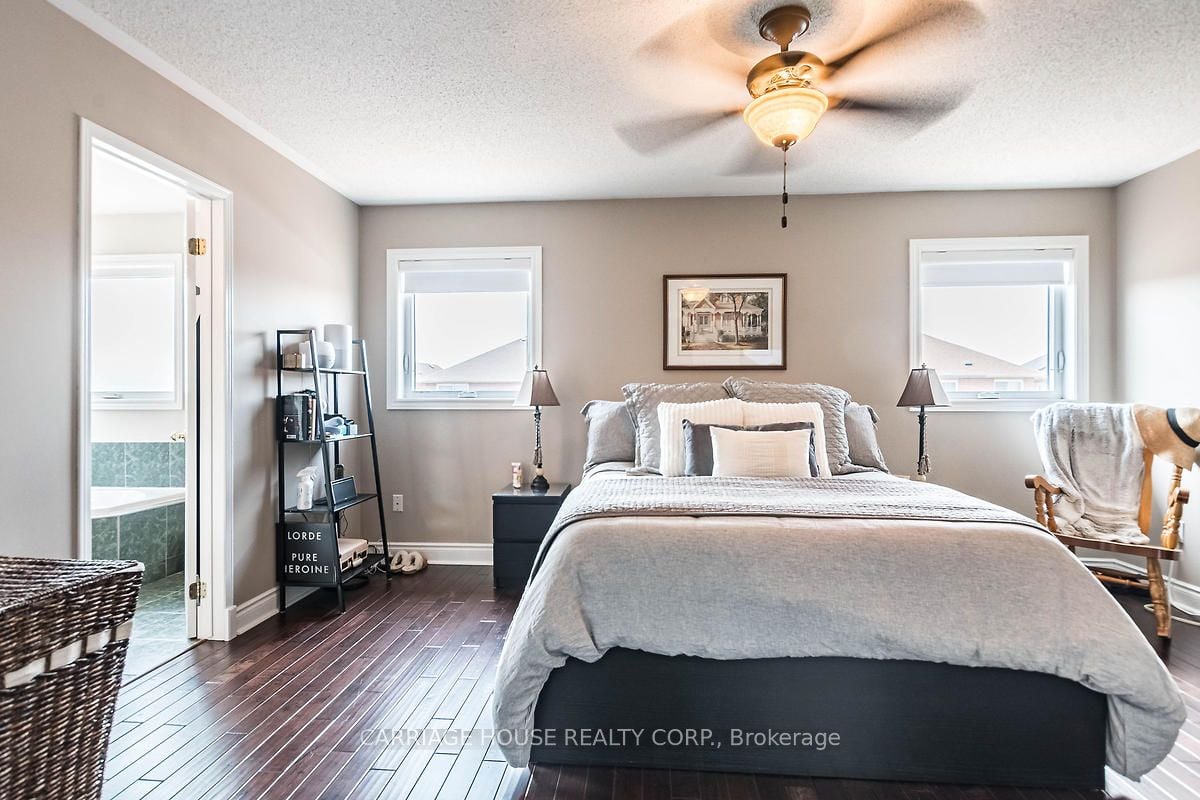 8 Mapleshade Dr