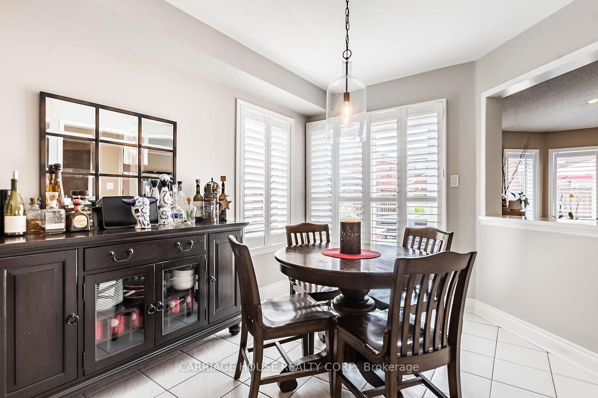 8 Mapleshade Dr