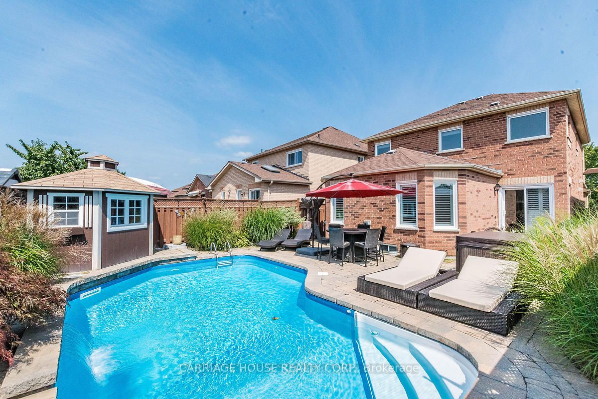 8 Mapleshade Dr