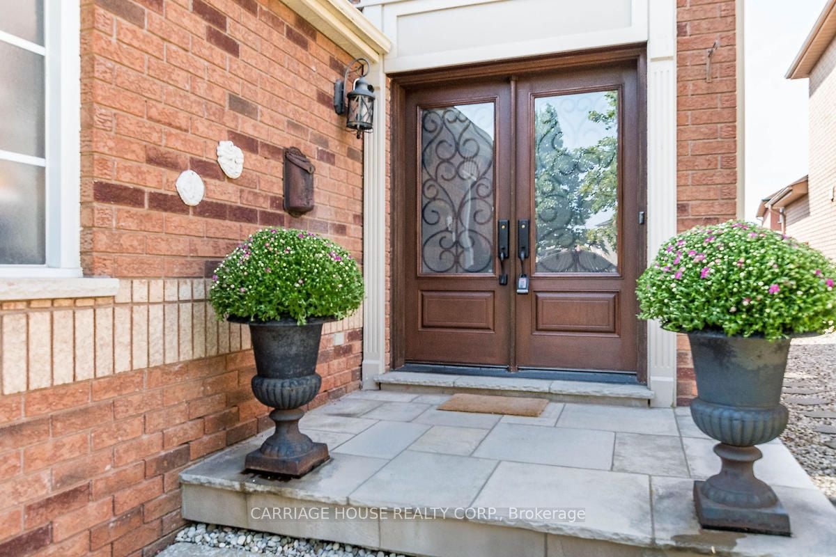 8 Mapleshade Dr