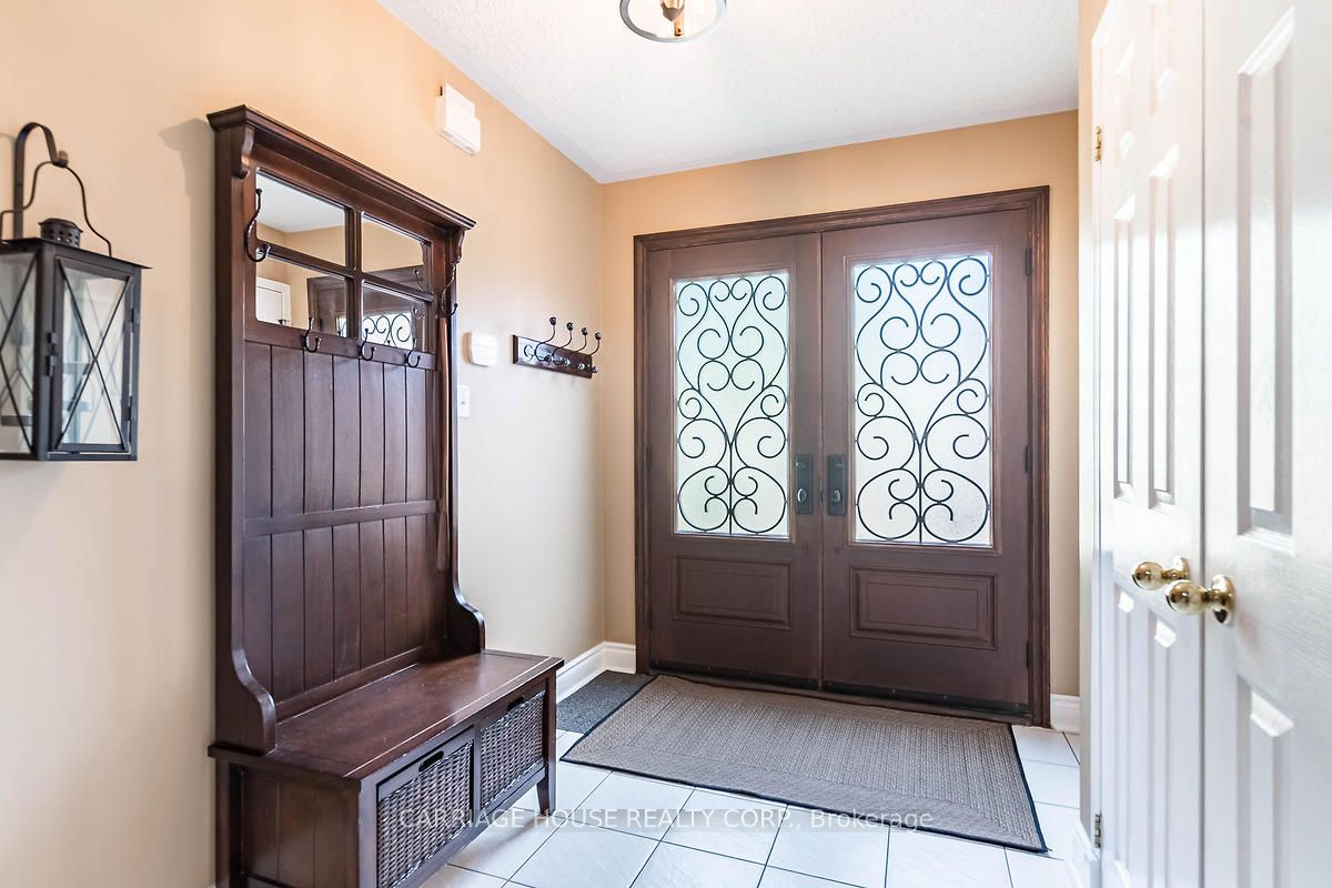 8 Mapleshade Dr