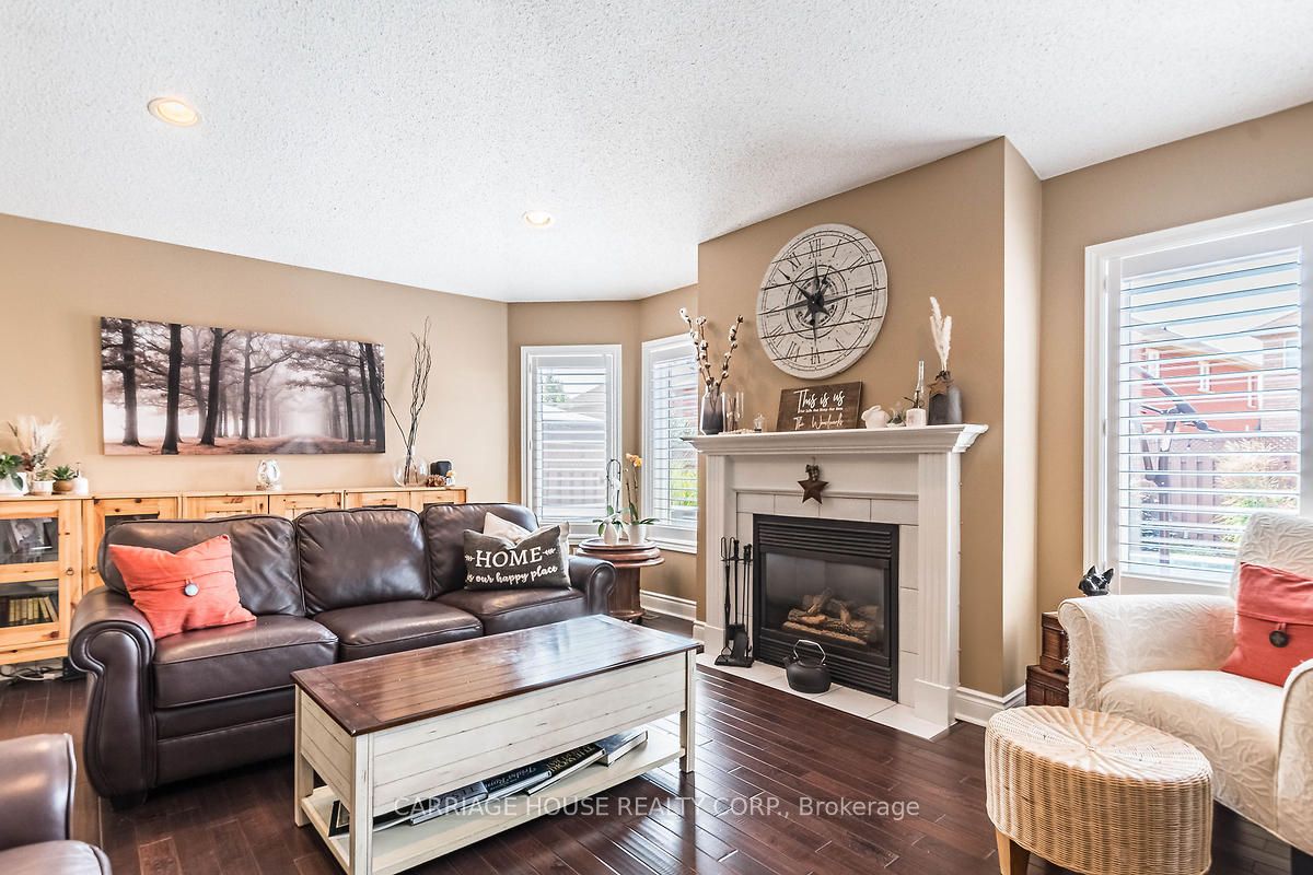8 Mapleshade Dr