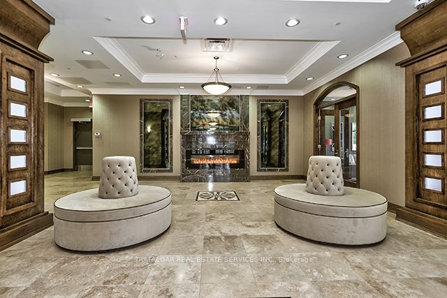 205 Lakeshore Road W #201