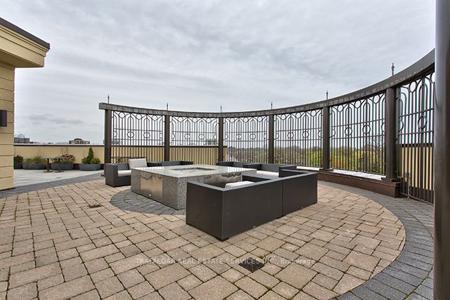 205 Lakeshore Road W #201