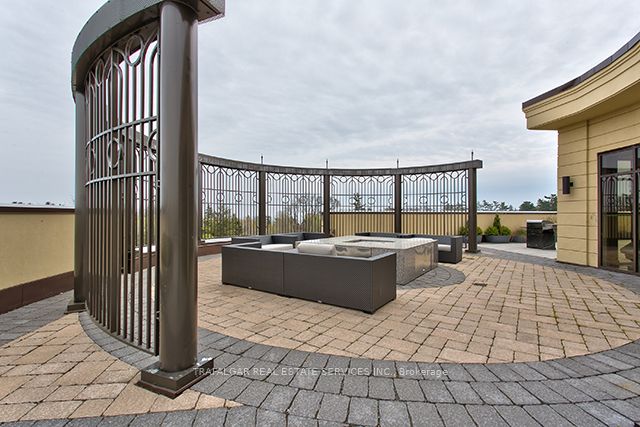 205 Lakeshore Road W #201