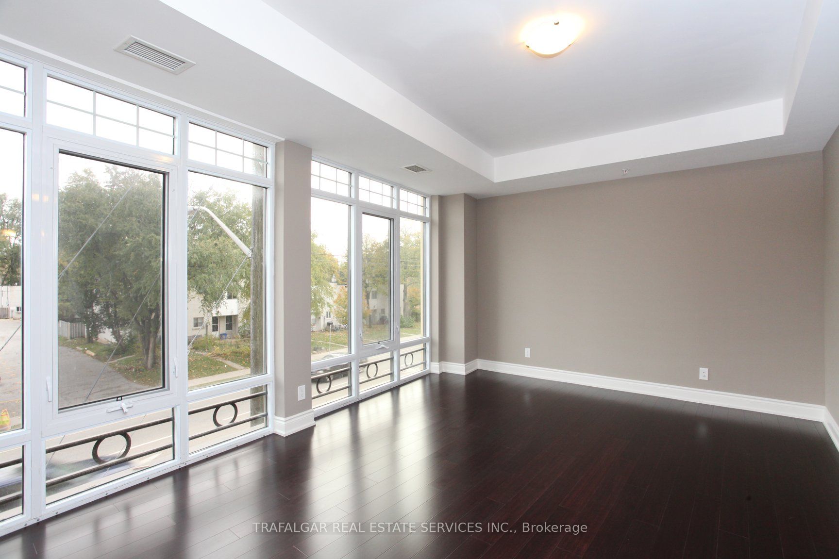 205 Lakeshore Road W #201