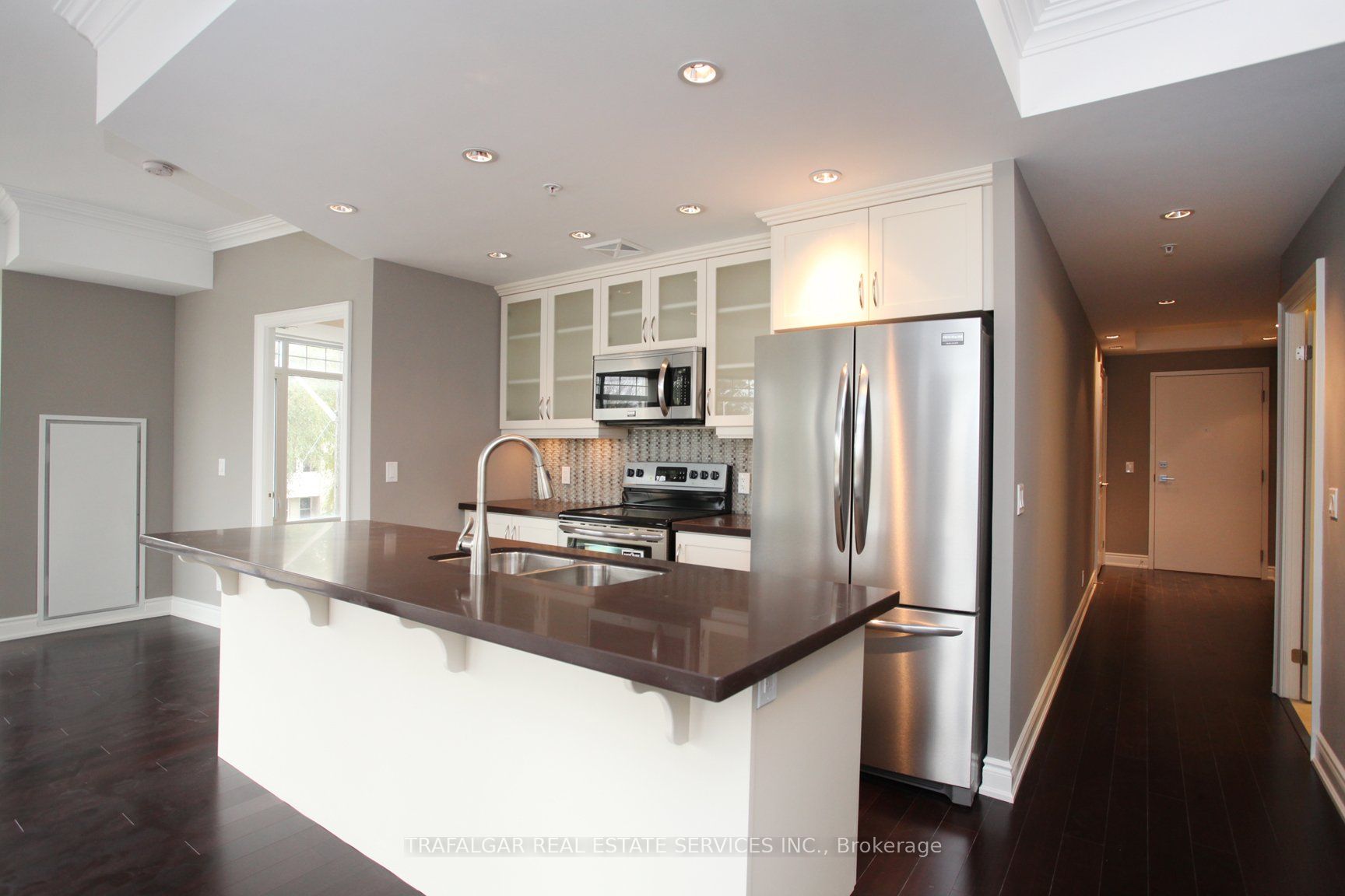 205 Lakeshore Road W #201
