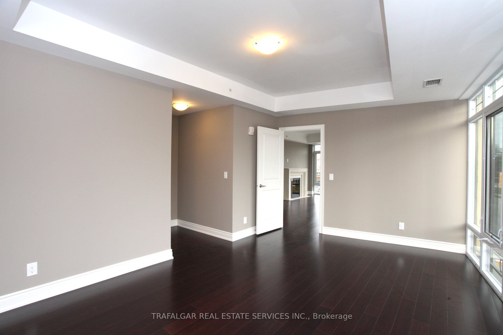 205 Lakeshore Road W #201