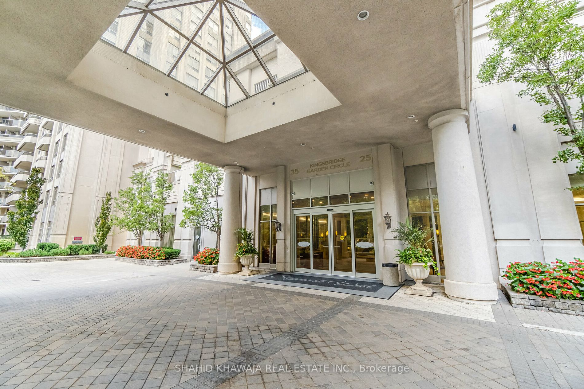35 Kingsbridge Garden Circ, #1612