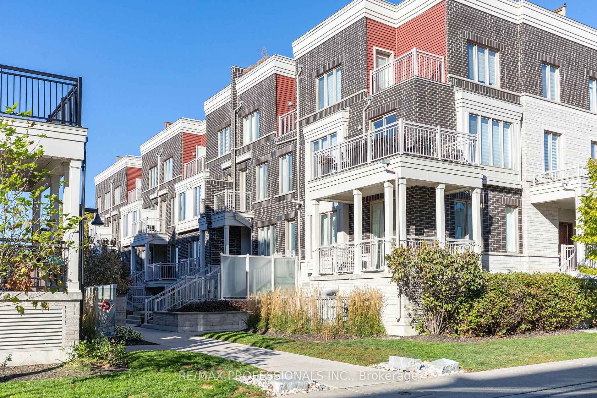24 - 140 Long Branch Ave, (MLS® #: W8008844) - See this condo townhouse for  sale in Long Branch, Toronto