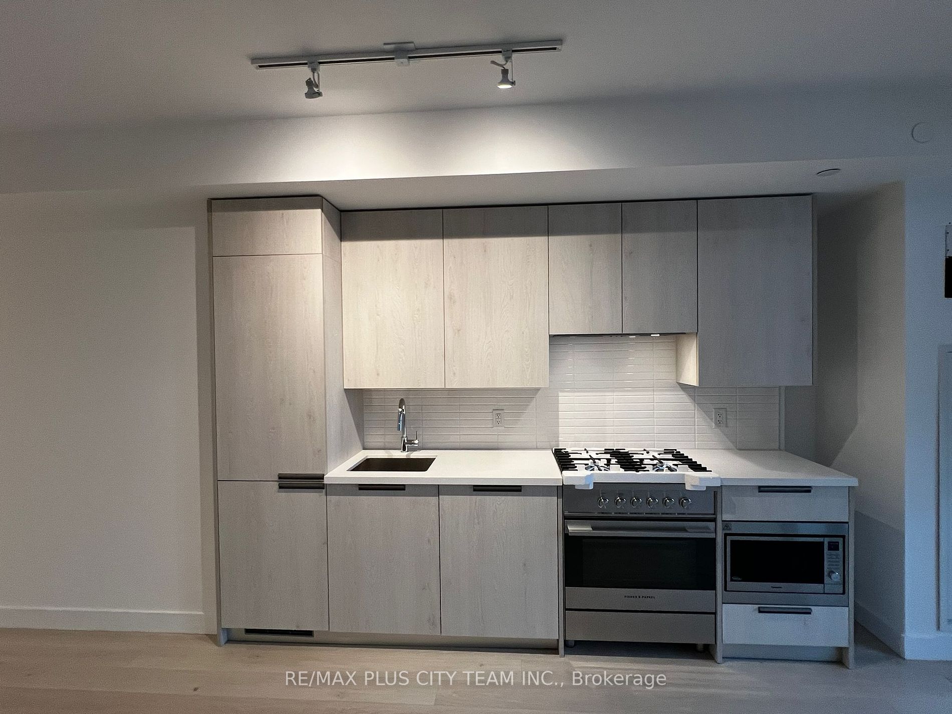 160 Kingsway Crescent W #316