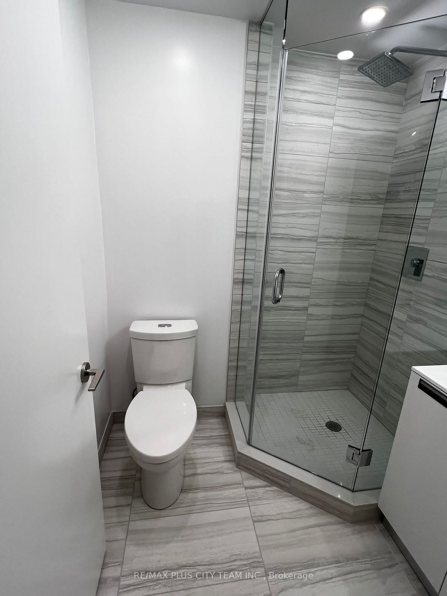 160 Kingsway Crescent W #316
