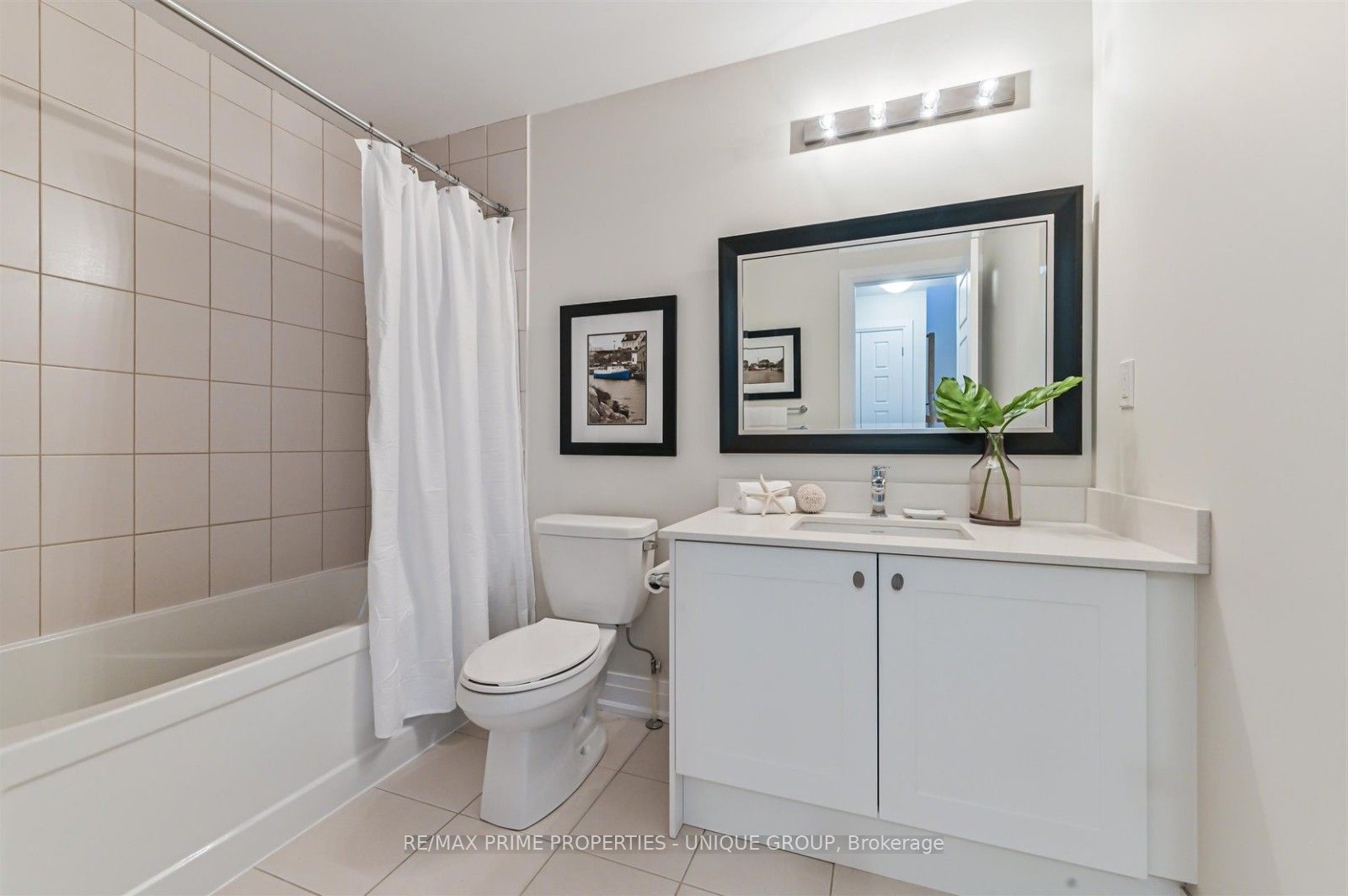 715 Lawrence Ave W, #18