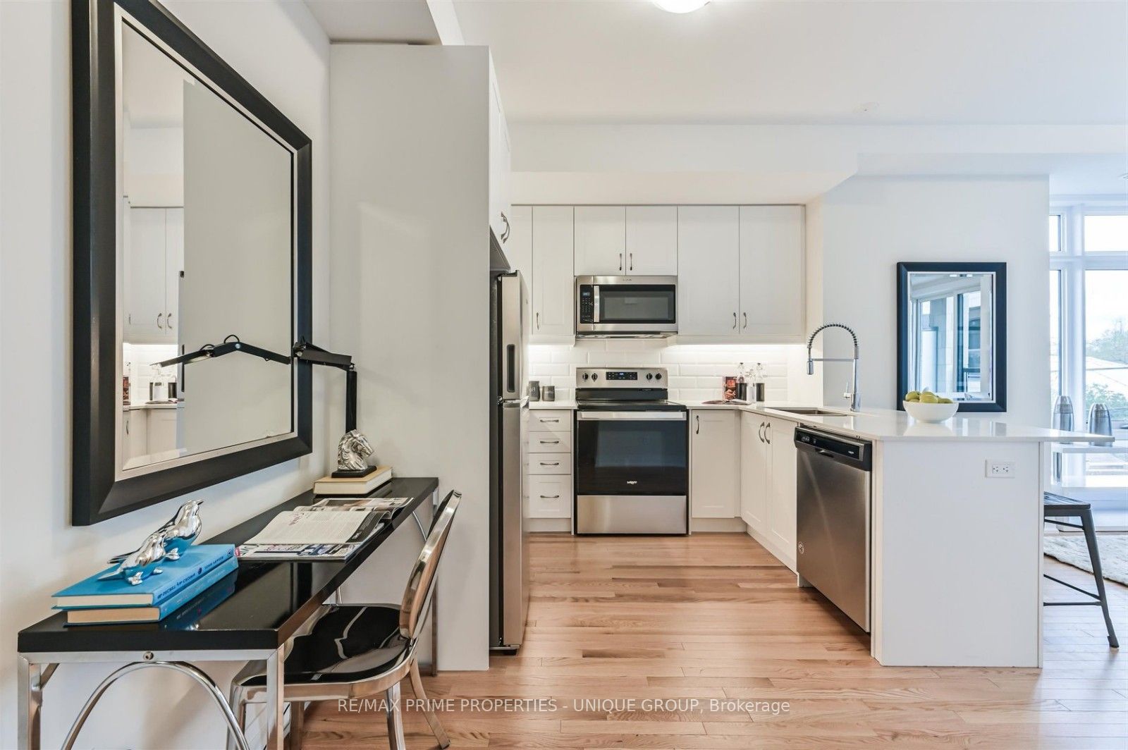715 Lawrence Ave W, #18