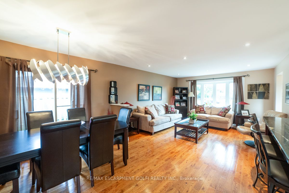 48 Rexway Drive