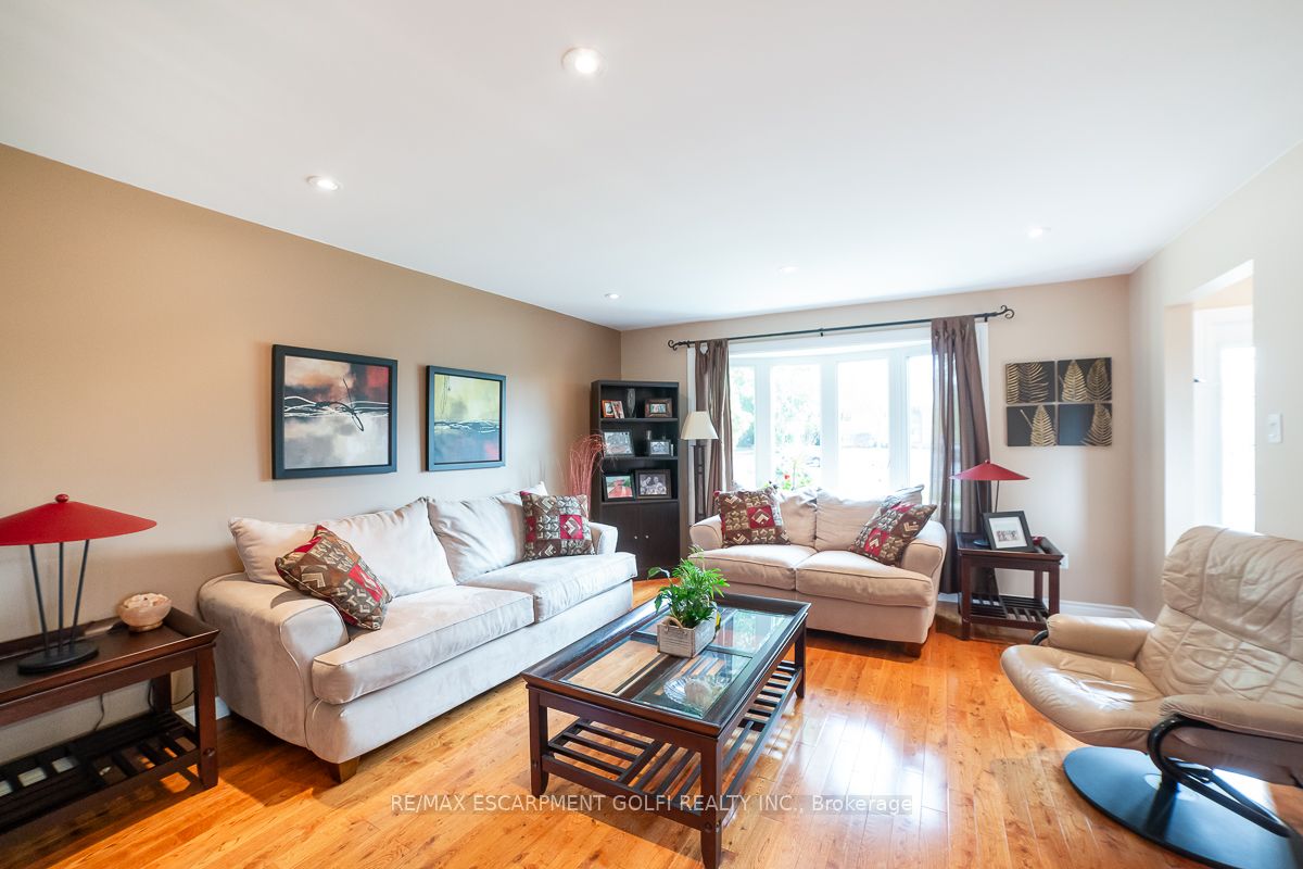 48 Rexway Drive