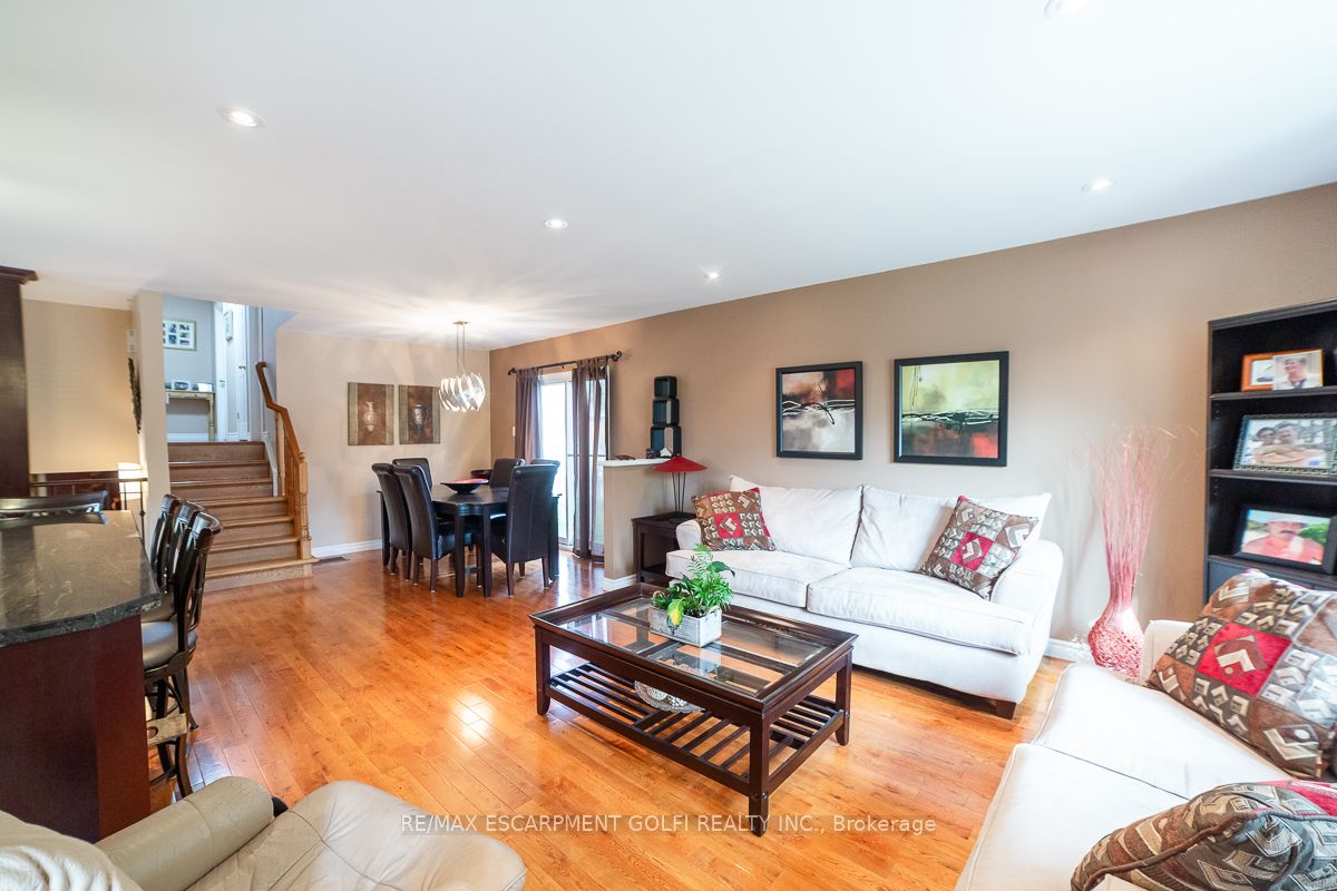 48 Rexway Drive