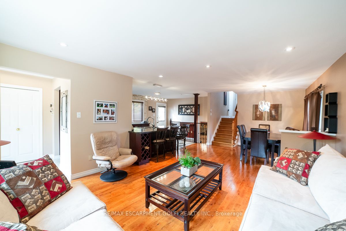 48 Rexway Drive