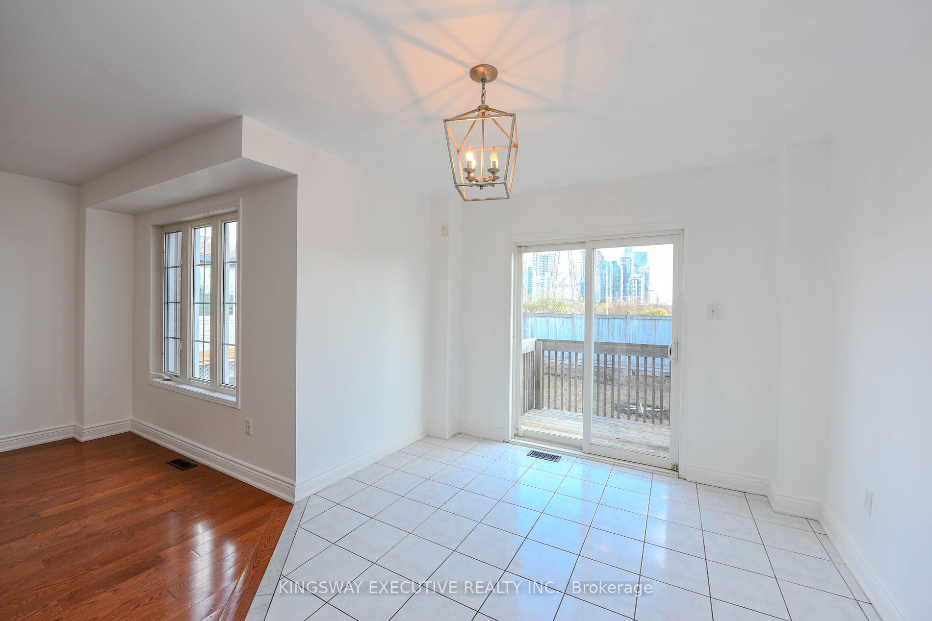 612 Orange Walk Cres