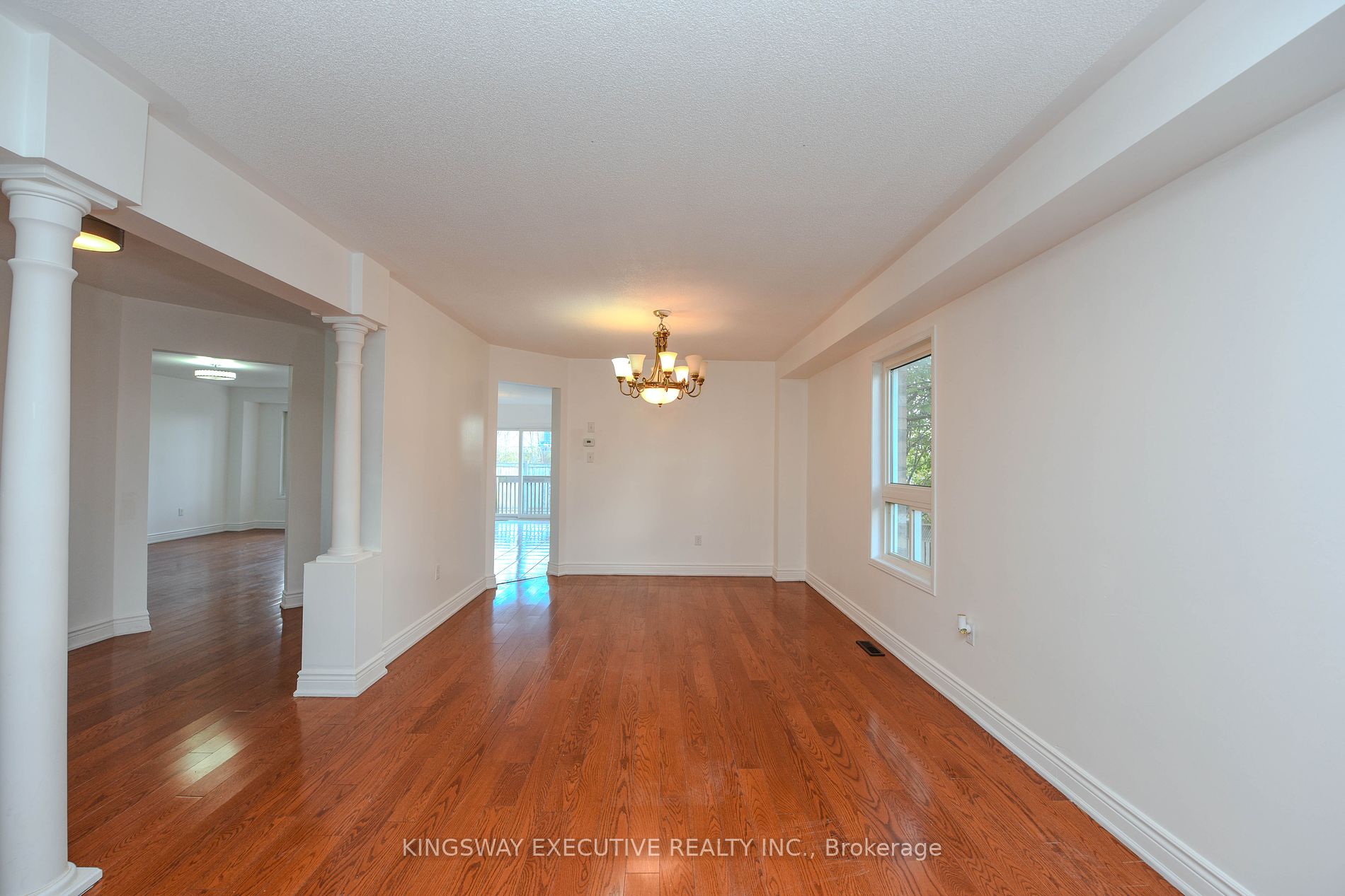 612 Orange Walk Cres