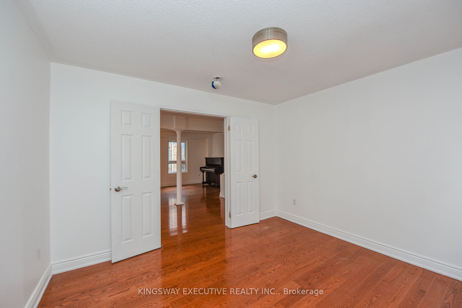 612 Orange Walk Cres