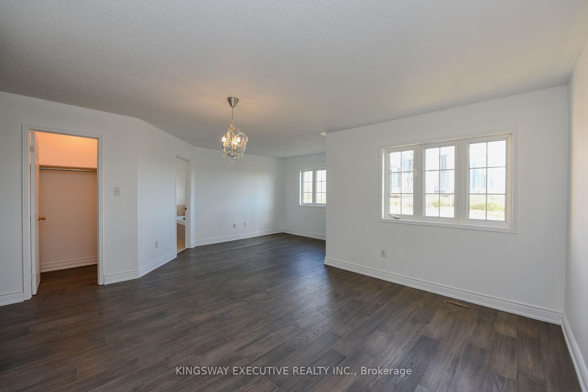 612 Orange Walk Cres