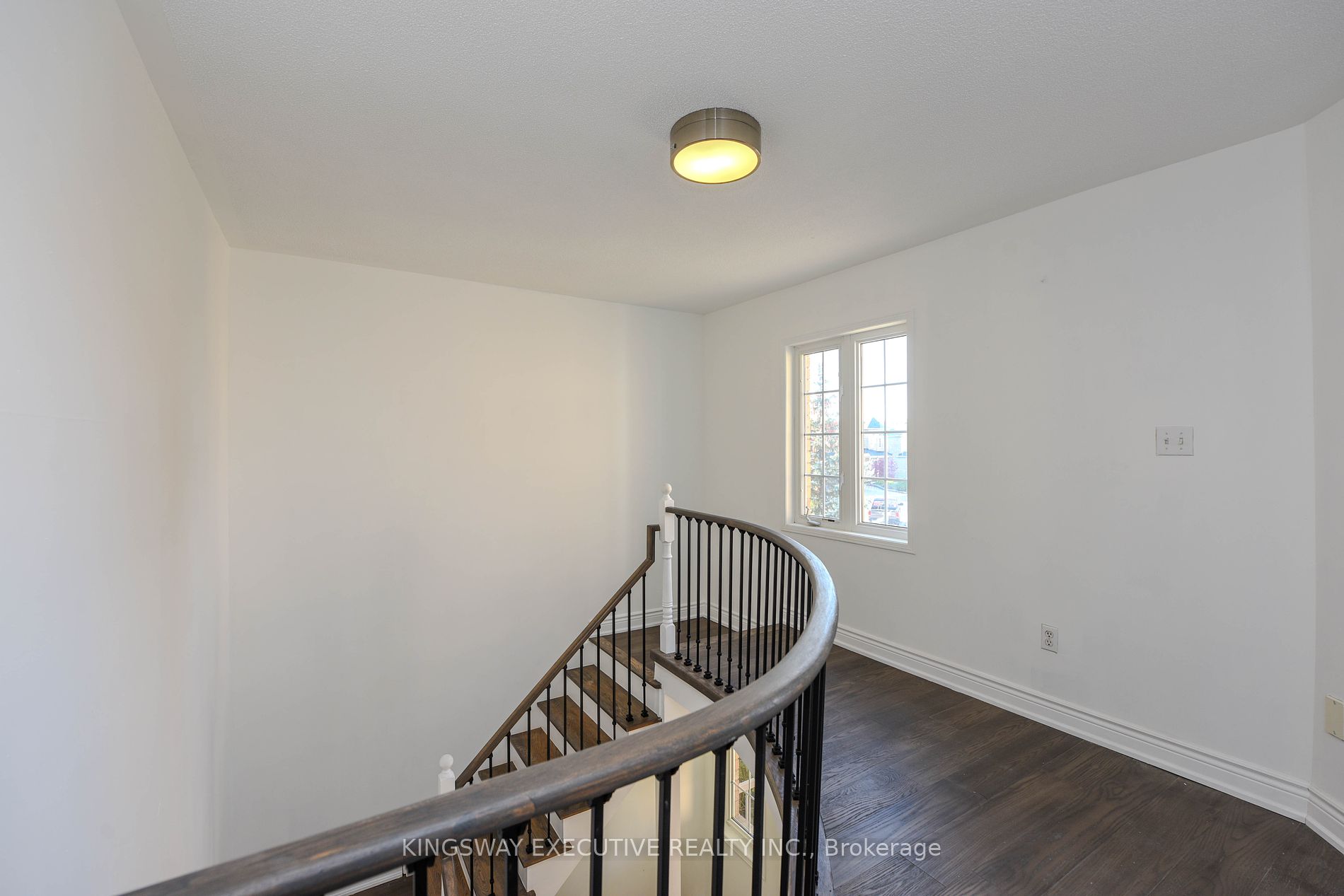 612 Orange Walk Cres