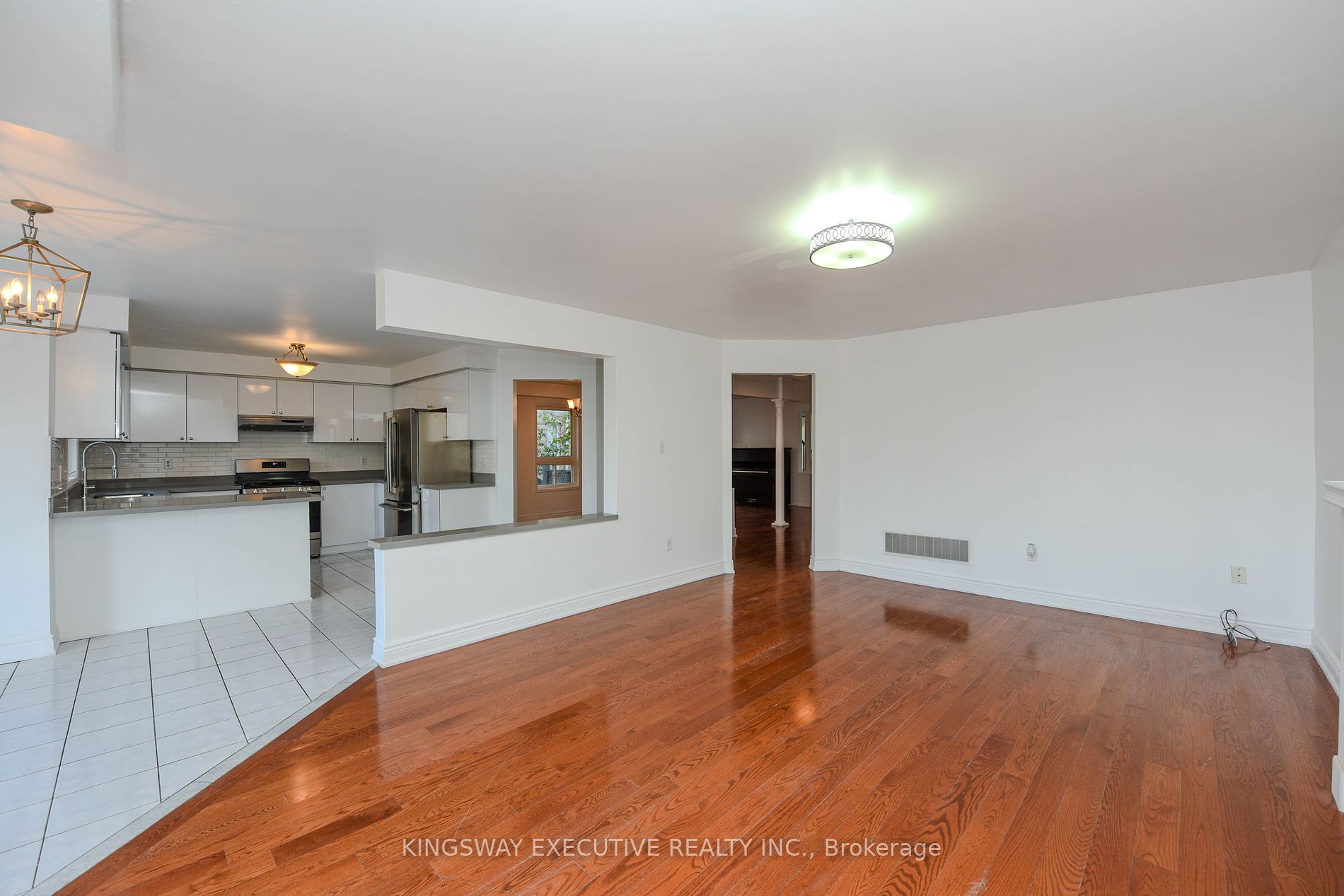 612 Orange Walk Cres