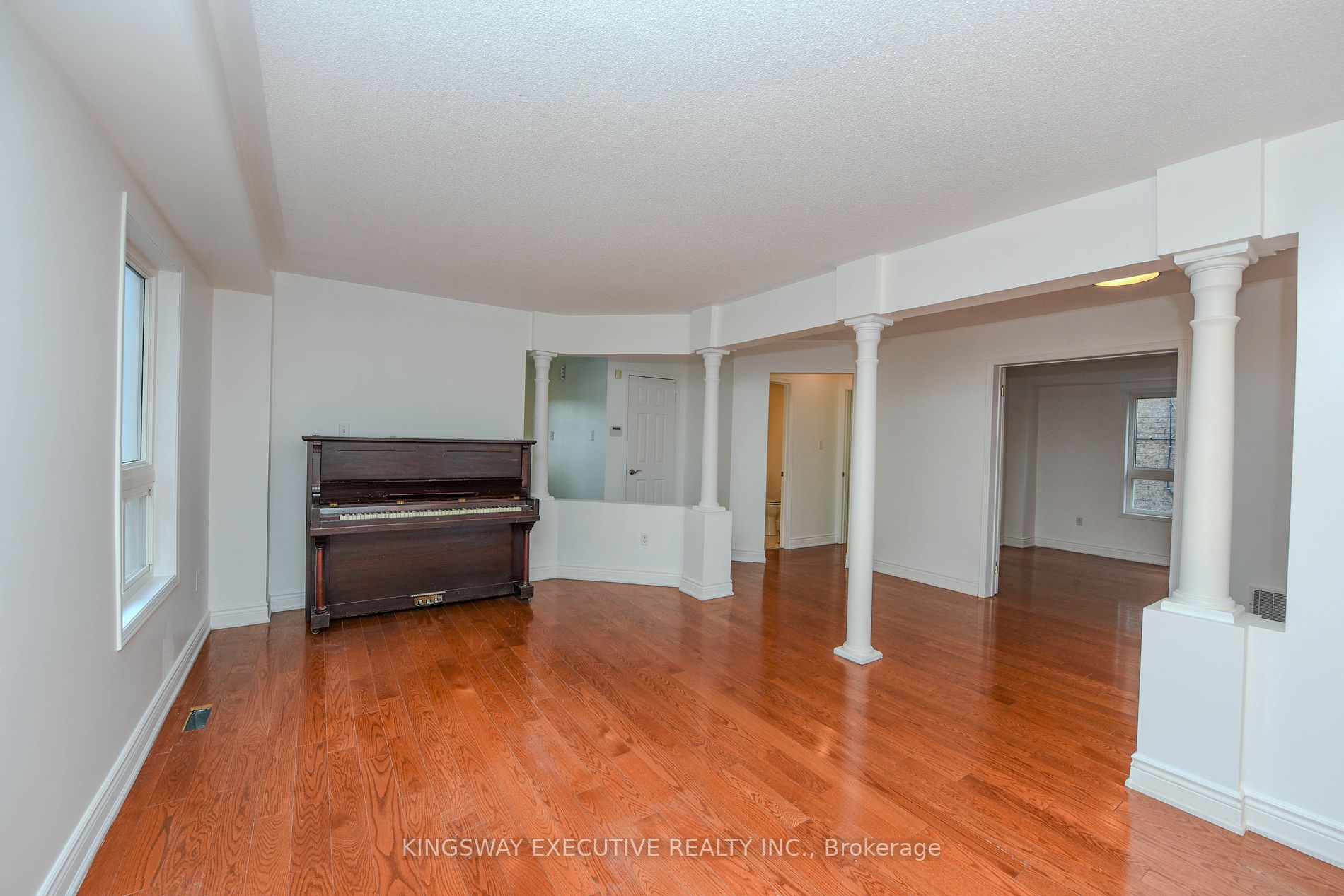 612 Orange Walk Cres
