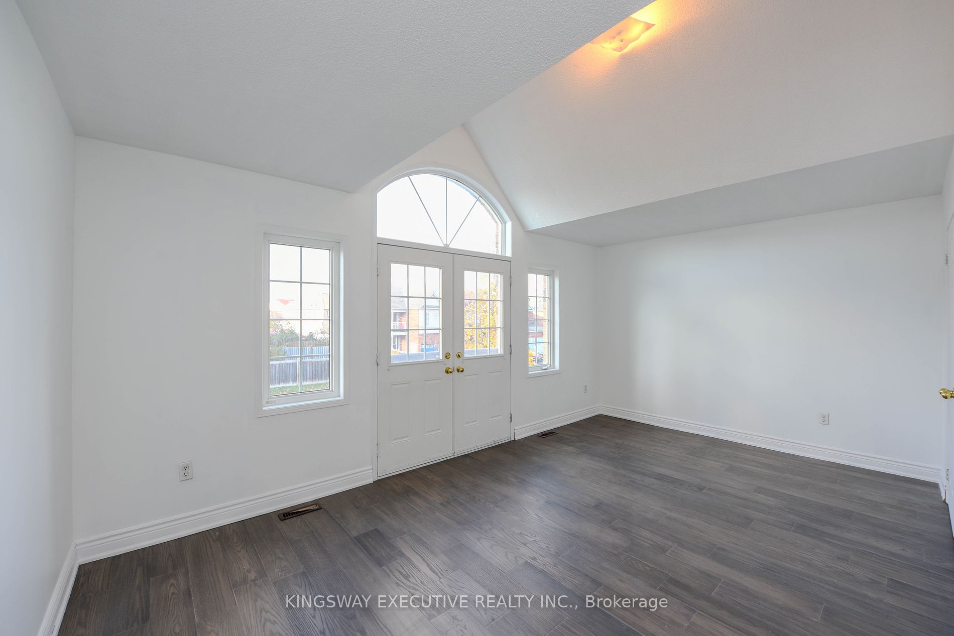 612 Orange Walk Cres