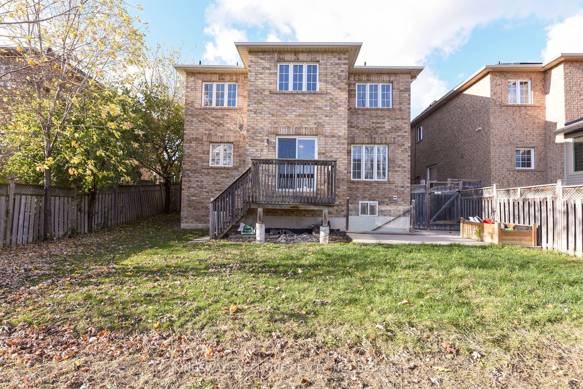 612 Orange Walk Cres