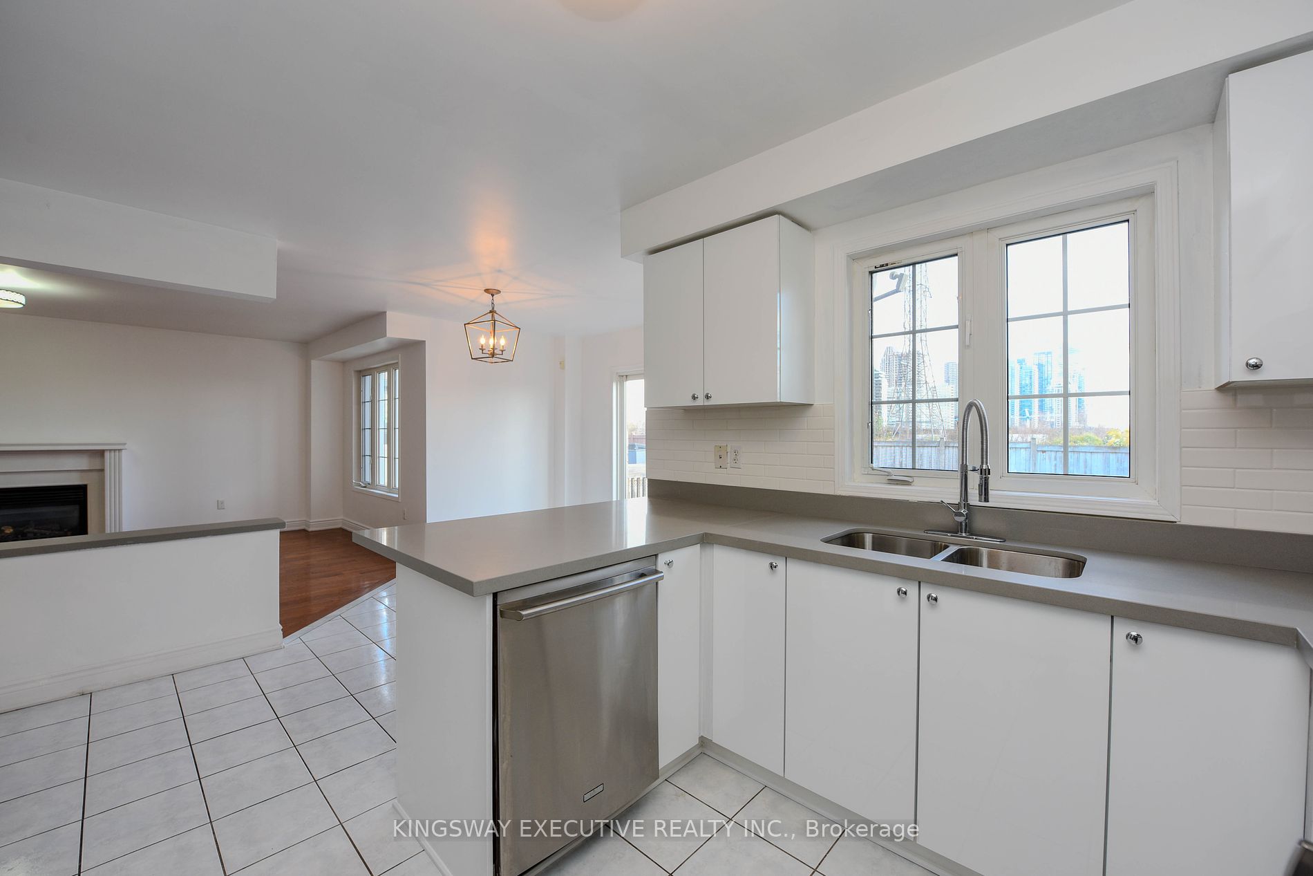 612 Orange Walk Cres