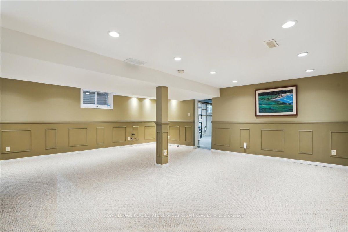 2036 Kawartha Cres