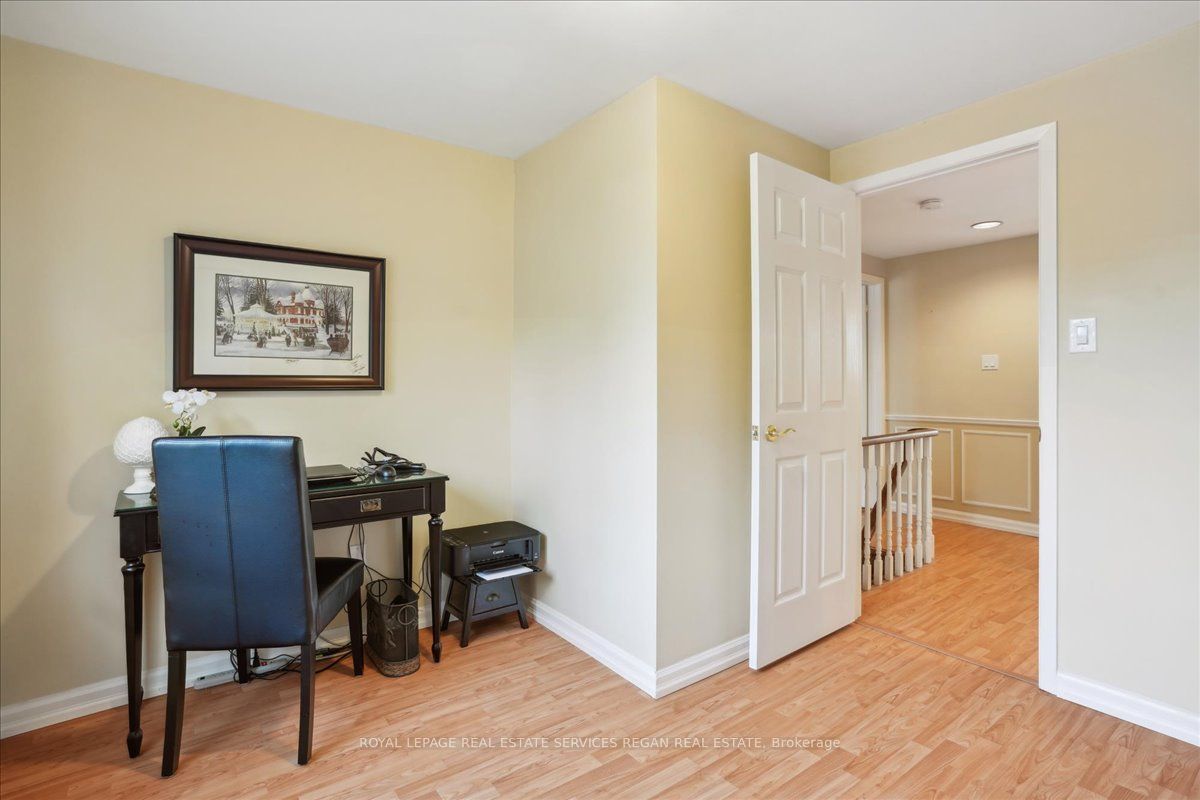 2036 Kawartha Cres
