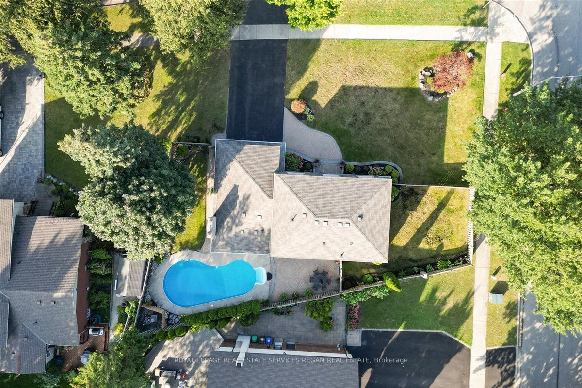2036 Kawartha Cres